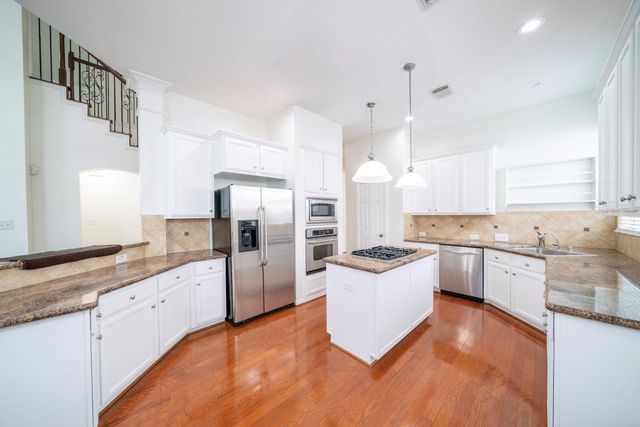 1415 Sue Barnett Drive, Houston, TX 77018