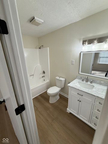 1348 Secretariat Lane, Indianapolis, IN 46217