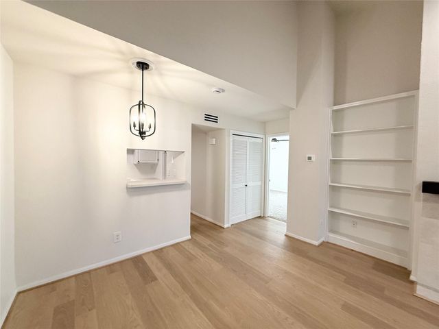1860 White Oak Drive 376, Houston, TX 77009
