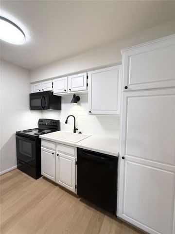 1860 White Oak Drive 376, Houston, TX 77009