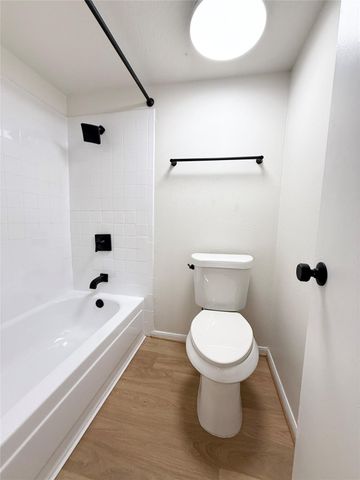 1860 White Oak Drive 376, Houston, TX 77009