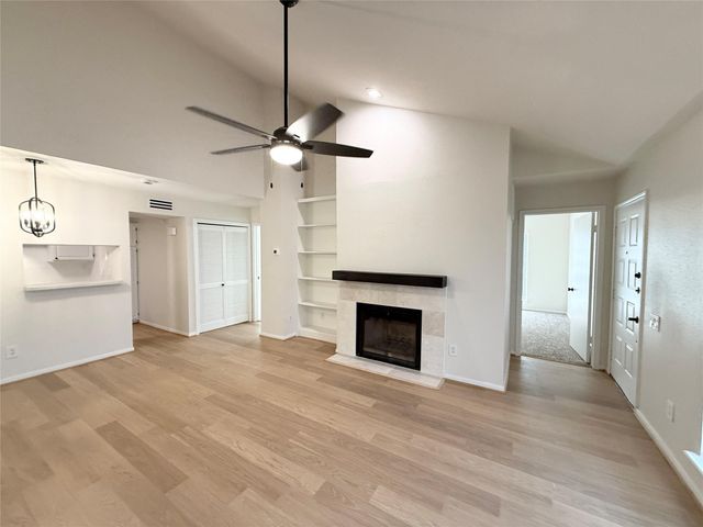 1860 White Oak Drive 376, Houston, TX 77009