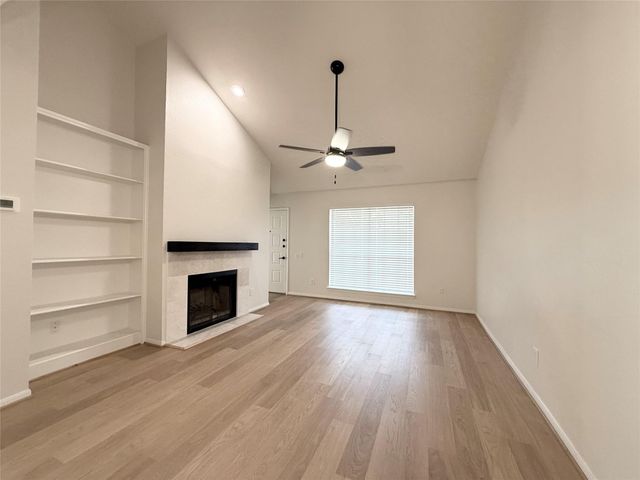1860 White Oak Drive 376, Houston, TX 77009