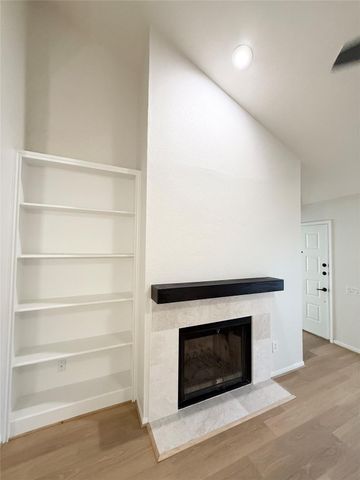 1860 White Oak Drive 376, Houston, TX 77009
