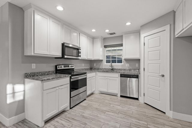 1319 W Gandy Street, Denison, TX 75020