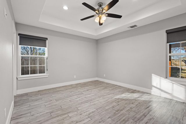 1319 W Gandy Street, Denison, TX 75020