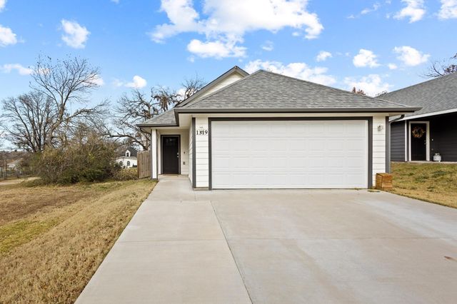 1319 W Gandy Street, Denison, TX 75020