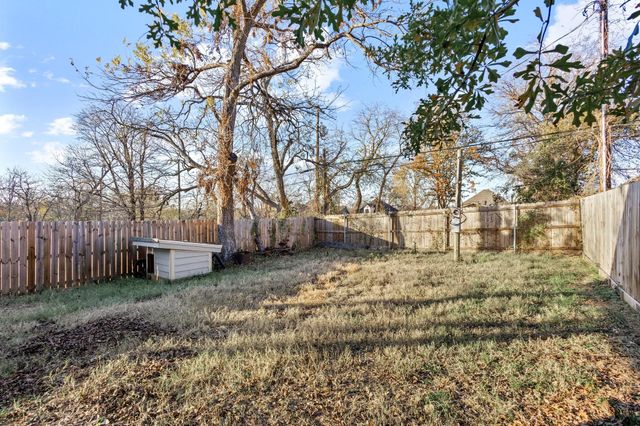 1319 W Gandy Street, Denison, TX 75020