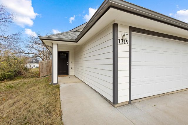 1319 W Gandy Street, Denison, TX 75020