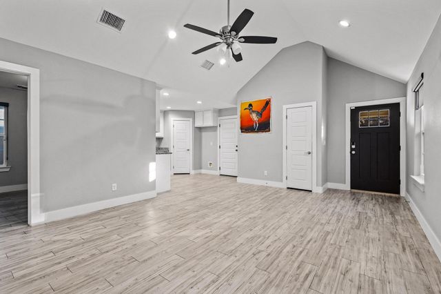 1319 W Gandy Street, Denison, TX 75020