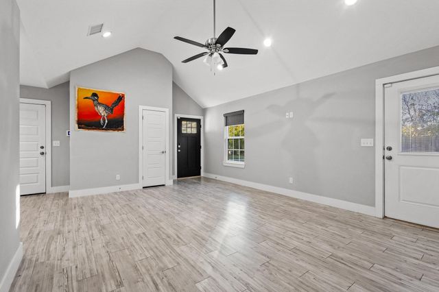 1319 W Gandy Street, Denison, TX 75020