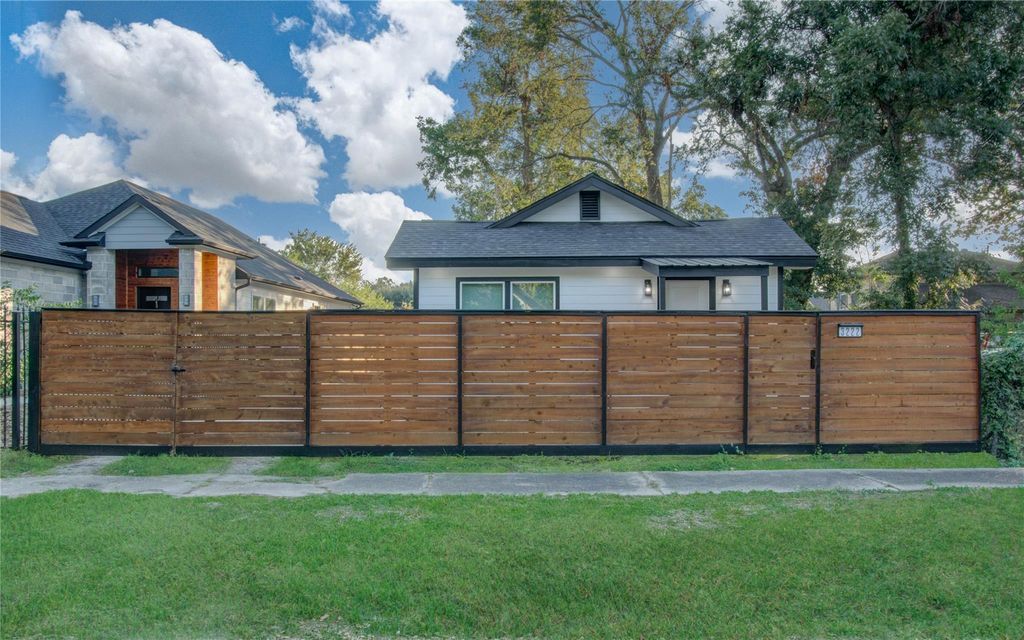 3222 Berry Street, Houston, TX 77004