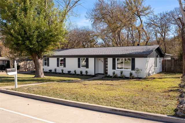919 Fairway Road, Woodway, TX 76712