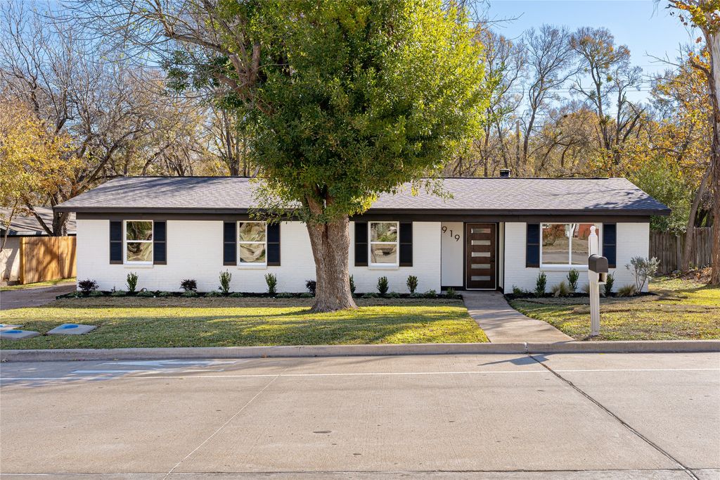 919 Fairway Road, Woodway, TX 76712