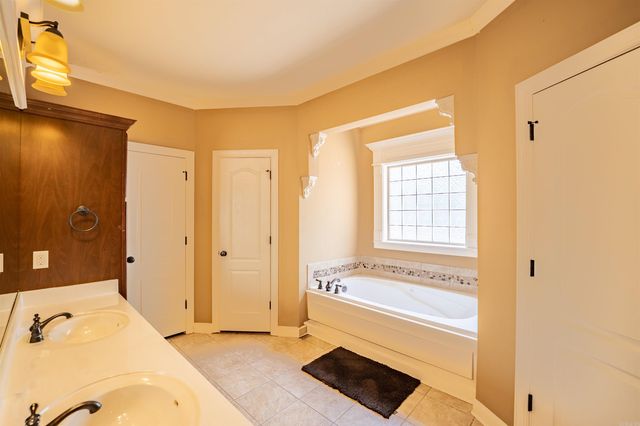 19 Waters Edge Drive, Little Rock, AR 72204