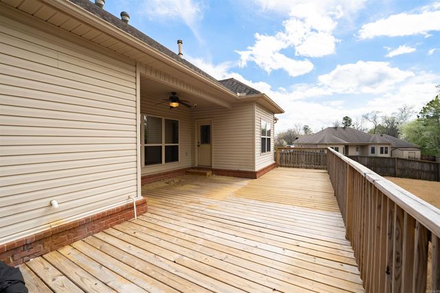 19 Waters Edge Drive, Little Rock, AR 72204