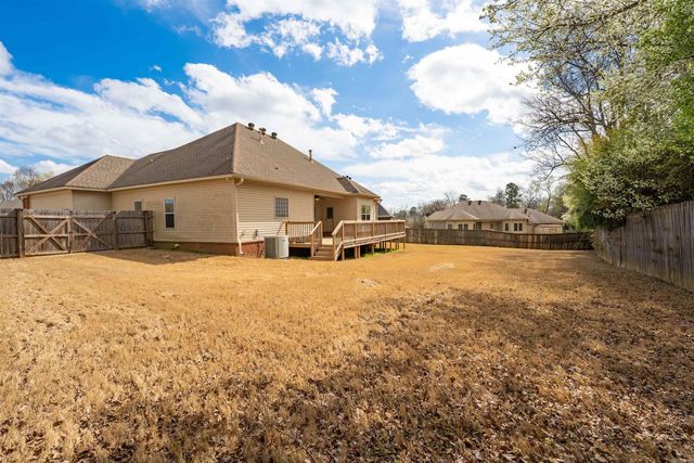 19 Waters Edge Drive, Little Rock, AR 72204