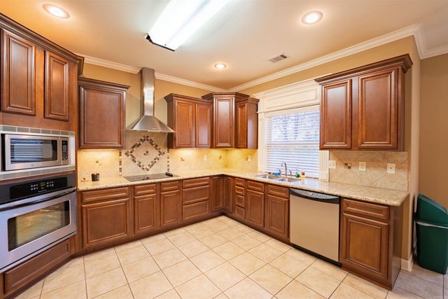 19 Waters Edge Drive, Little Rock, AR 72204