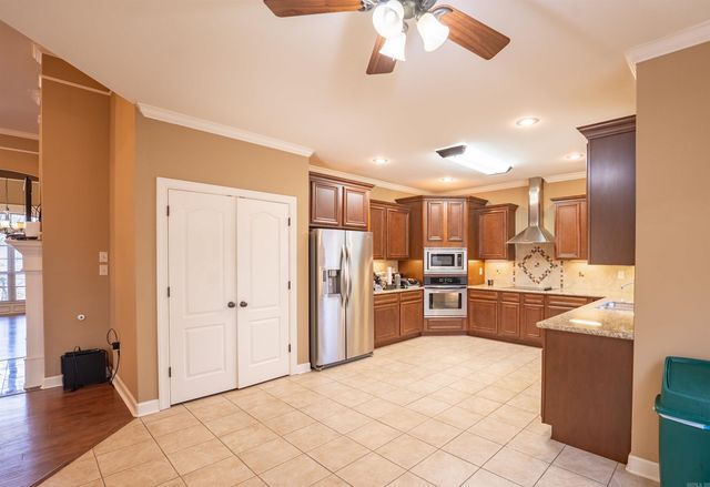 19 Waters Edge Drive, Little Rock, AR 72204