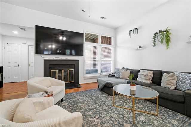 351 Pender CT, Norfolk, VA 23517