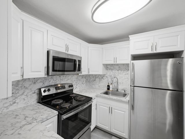 226 E Gateway Boulevard, Boynton Beach, FL 33435