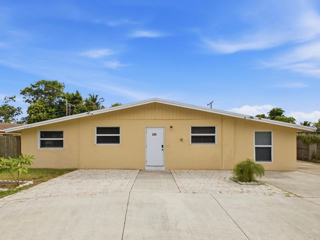 226 E Gateway Boulevard, Boynton Beach, FL 33435