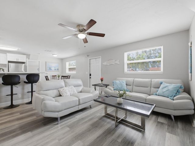 226 E Gateway Boulevard, Boynton Beach, FL 33435