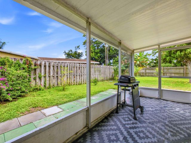226 E Gateway Boulevard, Boynton Beach, FL 33435