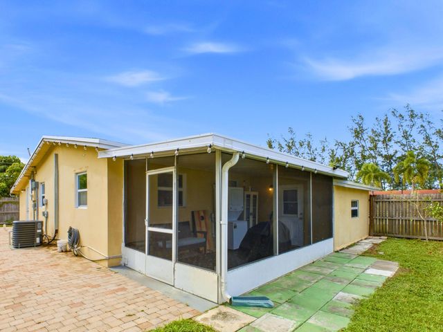 226 E Gateway Boulevard, Boynton Beach, FL 33435
