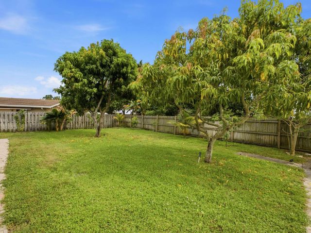 226 E Gateway Boulevard, Boynton Beach, FL 33435