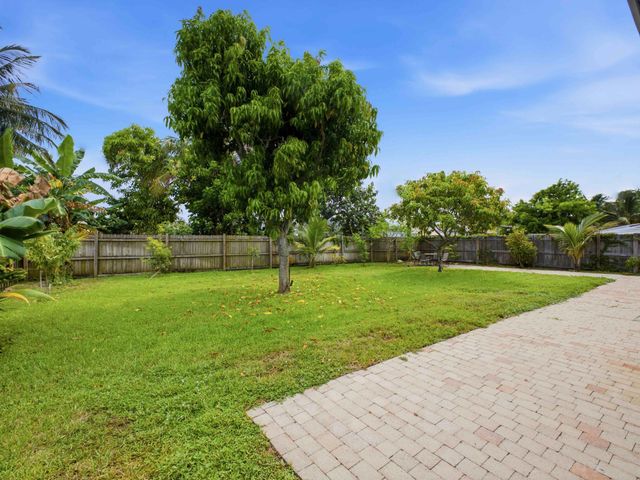 226 E Gateway Boulevard, Boynton Beach, FL 33435