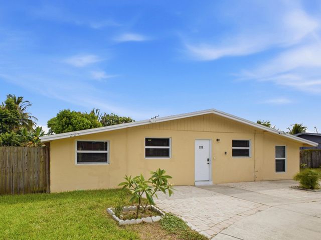 226 E Gateway Boulevard, Boynton Beach, FL 33435
