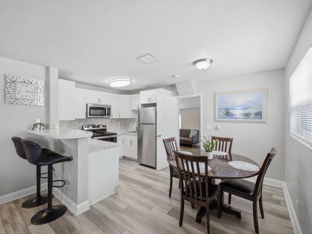 226 E Gateway Boulevard, Boynton Beach, FL 33435