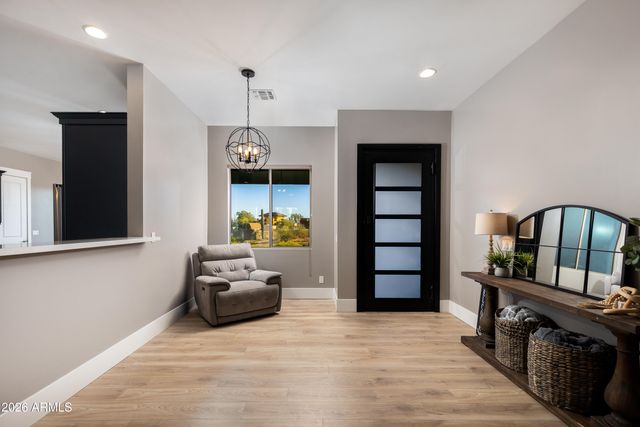 25803 N 8TH Avenue, Phoenix, AZ 85085