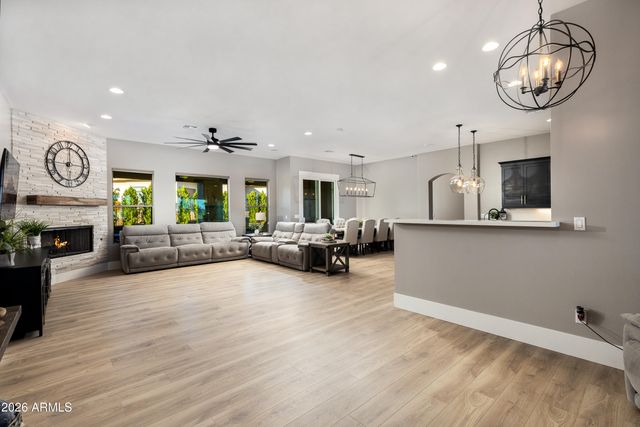 25803 N 8TH Avenue, Phoenix, AZ 85085