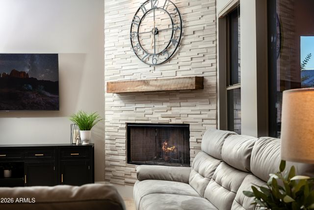 25803 N 8TH Avenue, Phoenix, AZ 85085