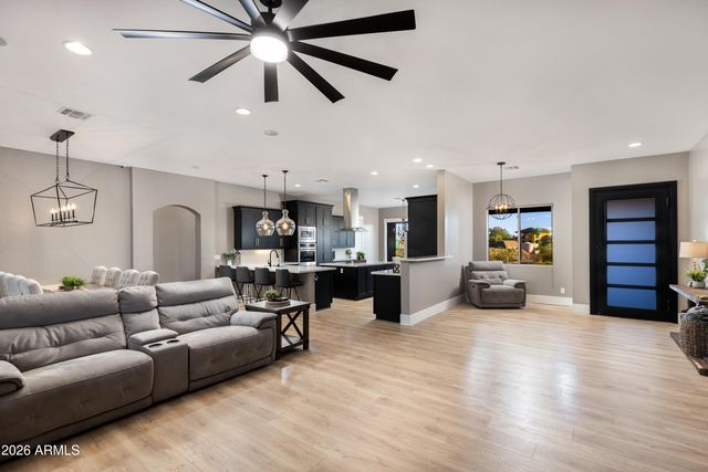 25803 N 8TH Avenue, Phoenix, AZ 85085