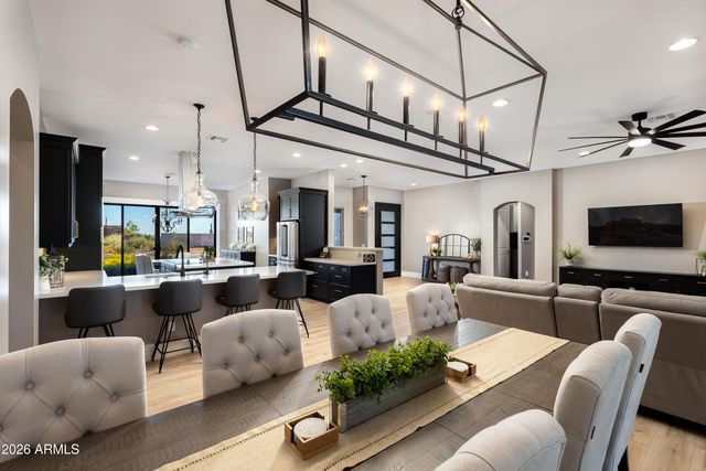 25803 N 8TH Avenue, Phoenix, AZ 85085