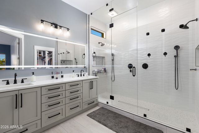 25803 N 8TH Avenue, Phoenix, AZ 85085