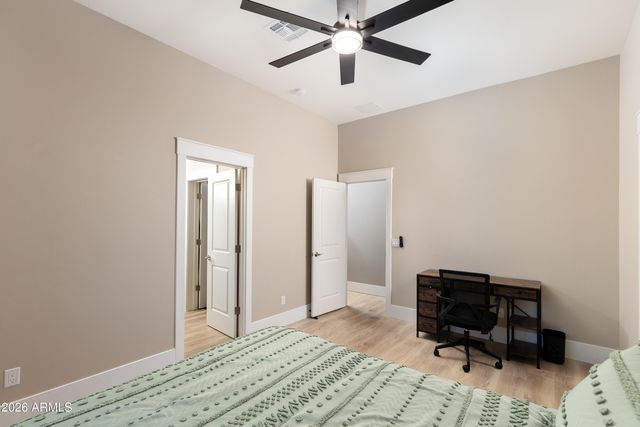 25803 N 8TH Avenue, Phoenix, AZ 85085