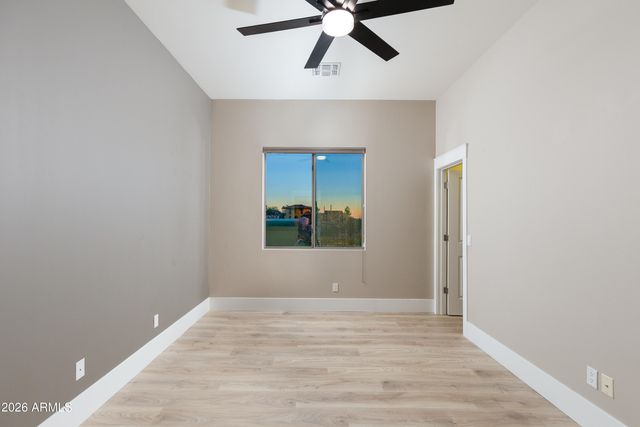 25803 N 8TH Avenue, Phoenix, AZ 85085