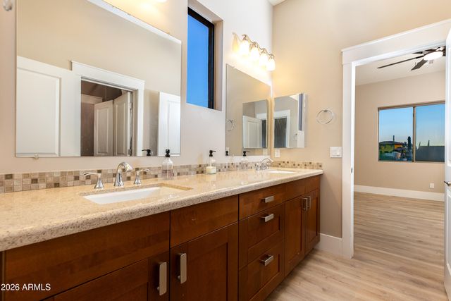 25803 N 8TH Avenue, Phoenix, AZ 85085