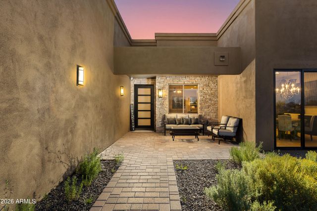 25803 N 8TH Avenue, Phoenix, AZ 85085