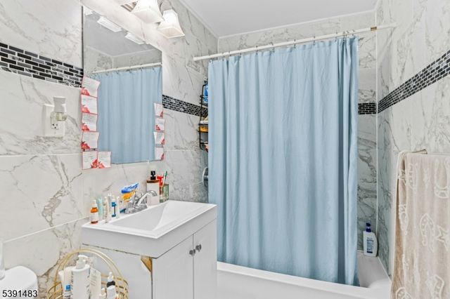 747 N Broad St 301, Elizabeth City, NJ 07208