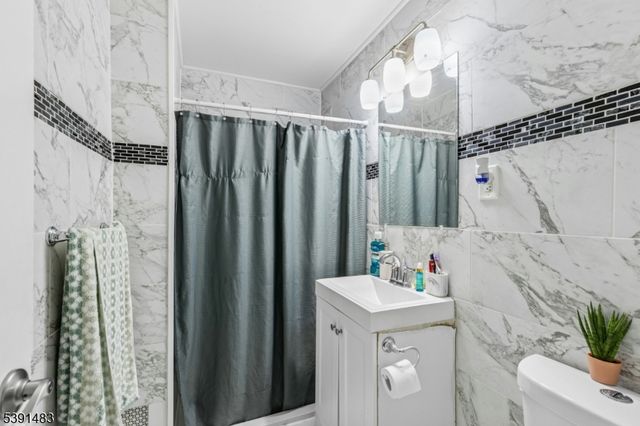 747 N Broad St 301, Elizabeth City, NJ 07208