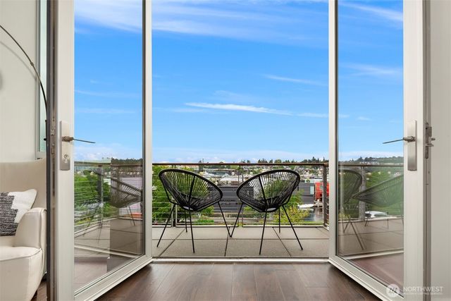 2834 Fairview Avenue E, Seattle, WA 98102