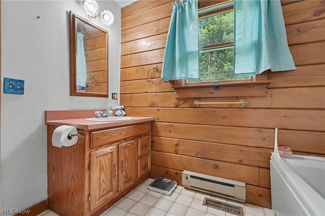 6092 Warren Road, Cortland, OH 44410
