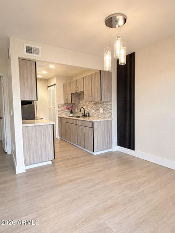 5952 W TOWNLEY Avenue, Glendale, AZ 85302
