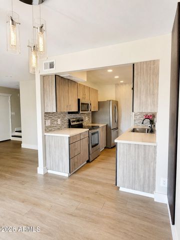5952 W TOWNLEY Avenue, Glendale, AZ 85302