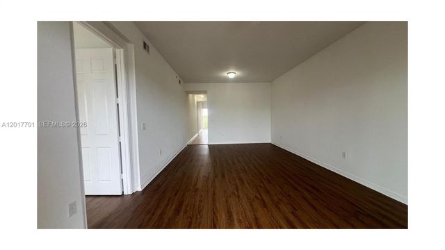 3600 Oaks Clubhouse Dr 511, Pompano Beach, FL 33069